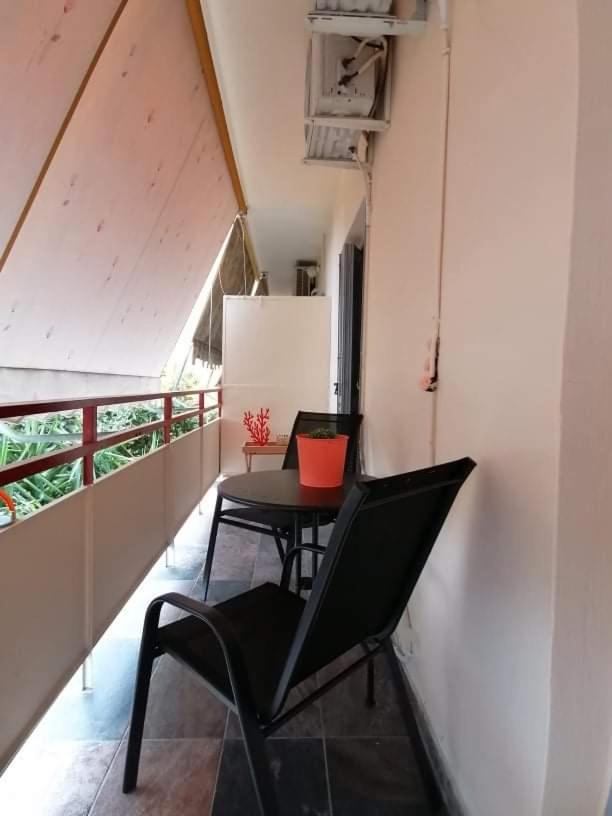 Cozy Apartment Near Metro Station Agia Marina Athen Eksteriør bilde